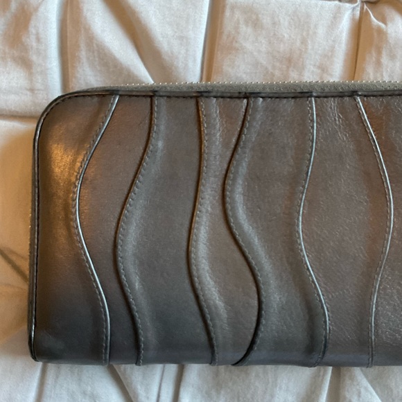 Prada Wallet - Picture 16 of 16